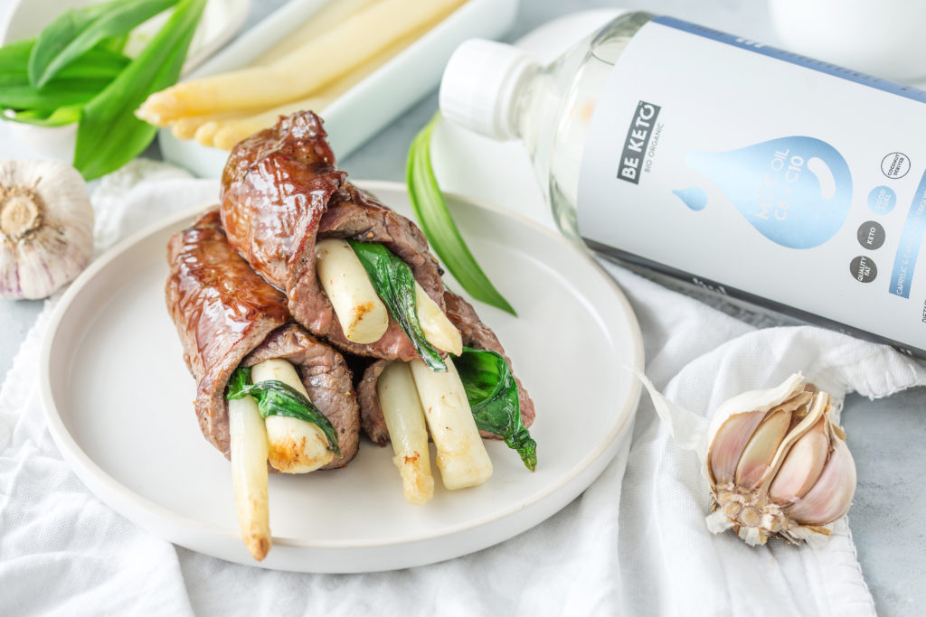 1 Roladki wolowe z bialymi szparagami i serem